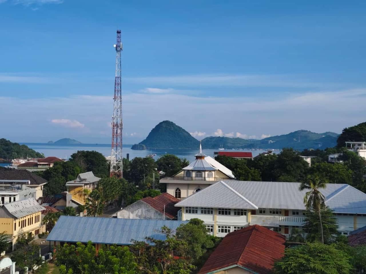 Triple 8 Suites Labuan Bajo Exterior photo