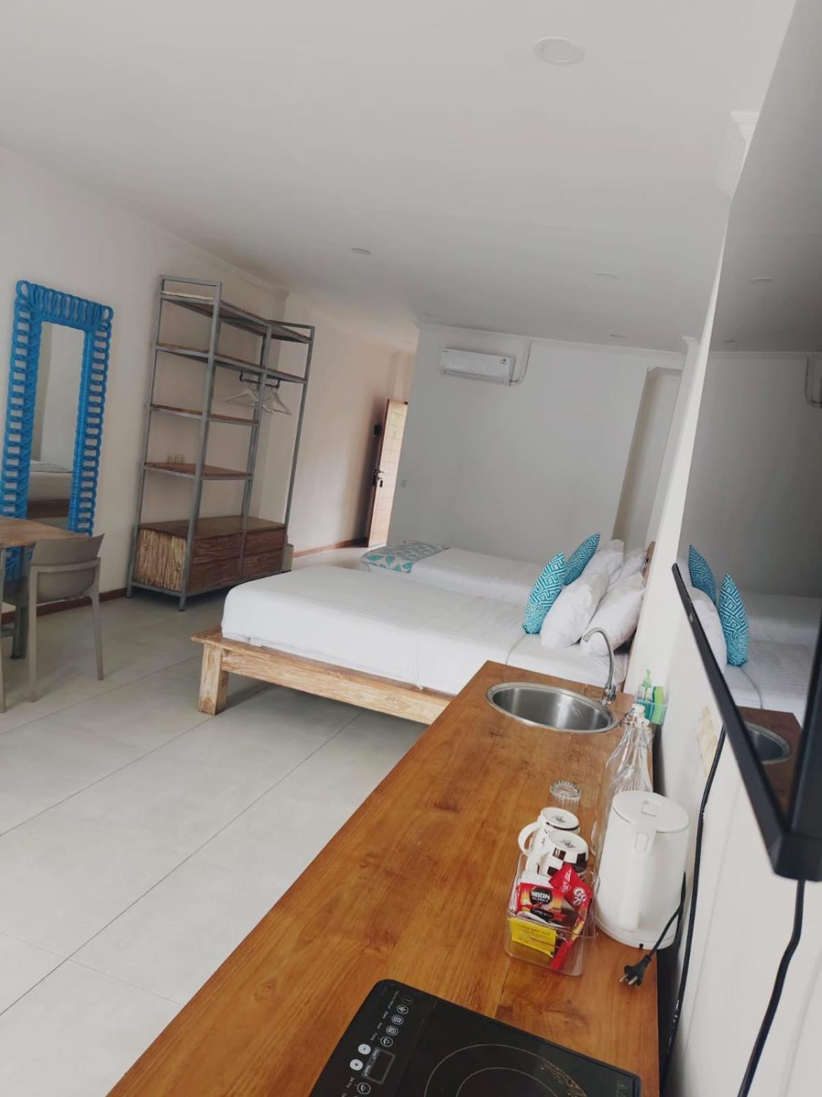 Triple 8 Suites Labuan Bajo Exterior photo